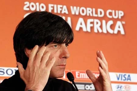 HLV Joachim Low &quot;sợ&quot; Rooney (Clip)