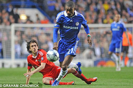 Chelsea hoàn tất hợp đồng với Yossi Benayoun