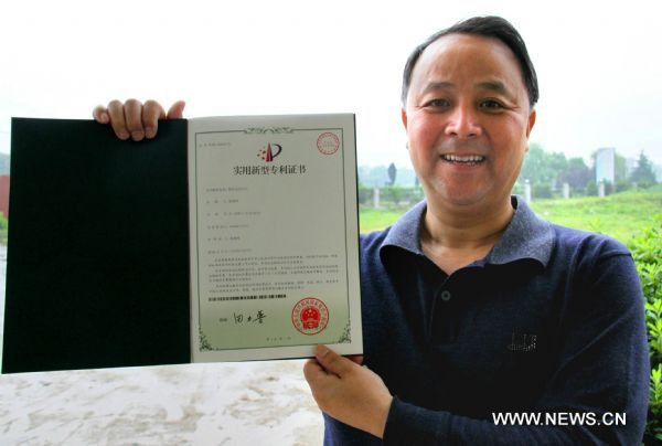 Thầy Zhai vui mừng nhận được bằng sáng chế