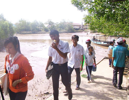 Thí sinh yên tâm qua đò đi thi fd