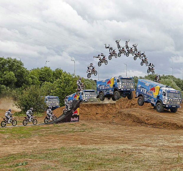 Những khoảnh khắc ấn tượng trong tuần ảnh 11 Russian FMX rider Alexey Kolesnikov and Dakar 2010 winner and KAMAZ-master team pilot Vladimir Chagin complete the first ever motorcycle jump over a flying truck. The height of the ramp was 2.5 metres, the gap from separation point to landing measured 12 metres and the rider’s speed before the jump was 60km/h