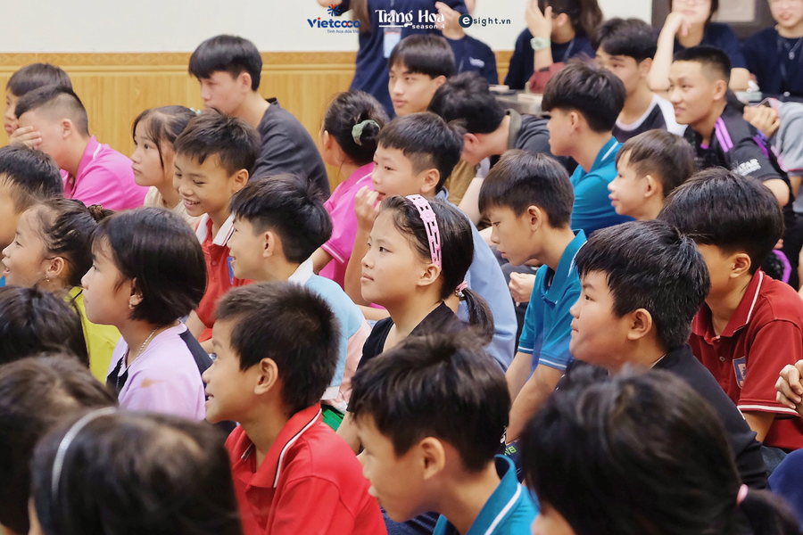 Đông đảo các em học sinh tham gia sự kiện. Đông đảo các em học sinh tham gia sự kiện.