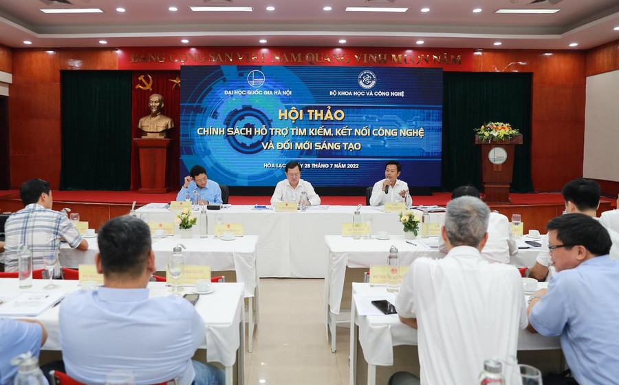 Bộ trưởng Bộ KH&amp;CN Huỳnh Thành Đạt, Thứ trưởng Trần Văn Tùng, Giám đốc ĐHQGHN Lê Quân đồng chủ trì hội nghị