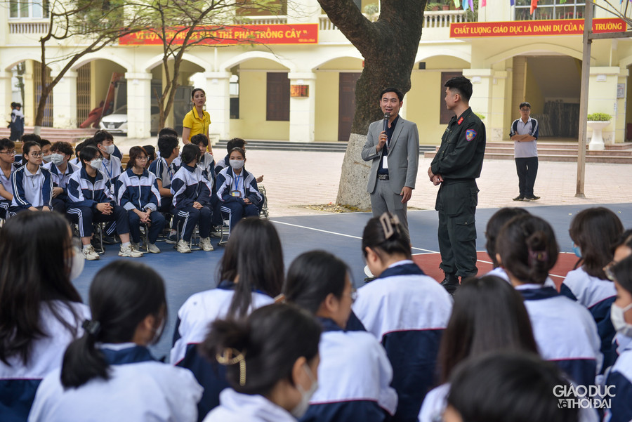 Cũng trong tiết học, học sinh được tham gia những tình huống có trong thực tế. Cũng trong tiết học, học sinh được tham gia những tình huống có trong thực tế.