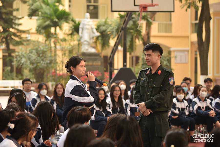 Những câu hỏi tình huống tại tiết học giúp học sinh nhận thức đúng về quy định của pháp luật, cũng như nguyên nhân khiến trẻ em sa vào tệ nạn xã hội... Những câu hỏi tình huống tại tiết học giúp học sinh nhận thức đúng về quy định của pháp luật, cũng như nguyên nhân khiến trẻ em sa vào tệ nạn xã hội...