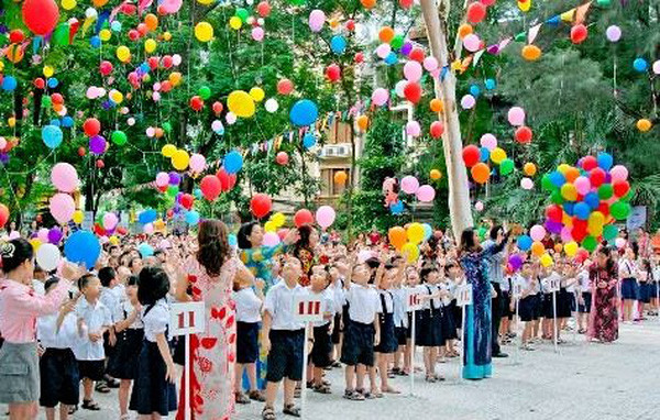 Dâng trào cảm xúc trong ngày khai trường .Ảnh minh họa/internet Dâng trào cảm xúc trong ngày khai trường .Ảnh minh họa/internet