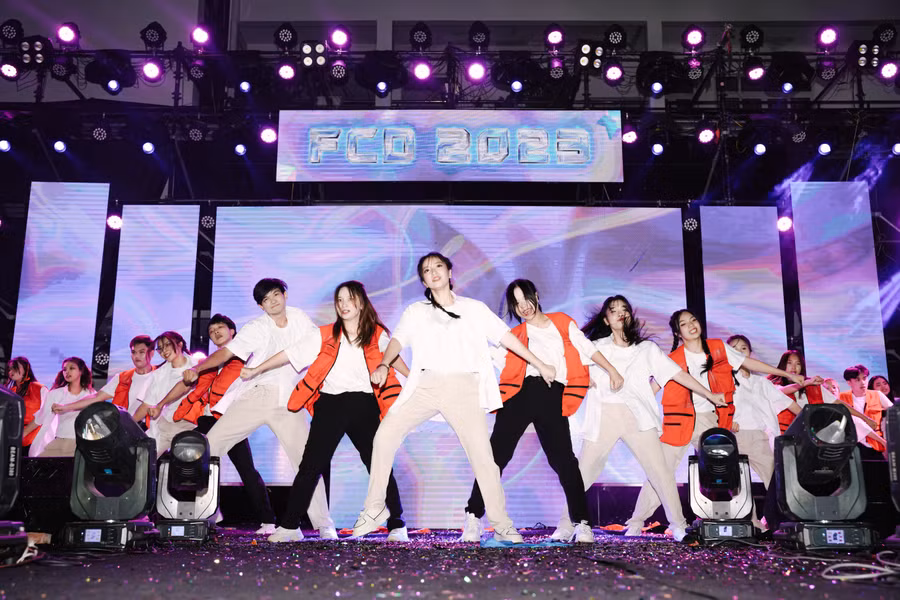 Những tiết mục văn nghệ mang đầy sắc màu "Ngoại thương". Những tiết mục văn nghệ mang đầy sắc màu "Ngoại thương".