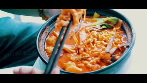 Nguy hại khi ăn "mì cay 7 cấp độ"
