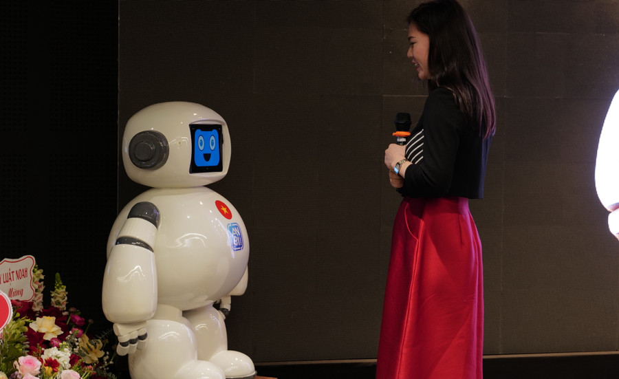 Nhiều người hào hứng trải nghiệm để được đánh giá tính cách bằng camera trí tuệ nhân tạo. Nhiều người hào hứng trải nghiệm để được đánh giá tính cách bằng camera trí tuệ nhân tạo.