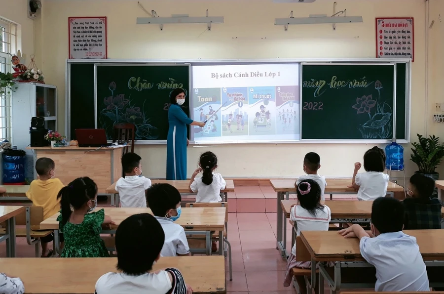 Mỗi GV của trường đều được nhóm lửa yêu thương, khích lệ dạy tốt học tốt trong từng tiết học