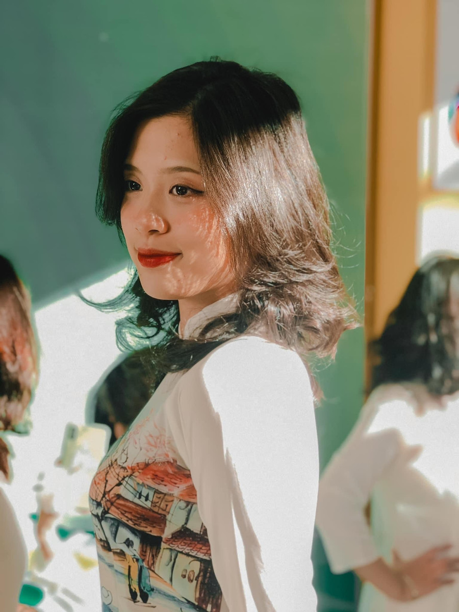 Phương Nguyên ấp ủ mở lớp học miễn phí tiếng Anh miễn phí dành cho các em nhỏ có hoàn cảnh khó khăn. Phương Nguyên ấp ủ mở lớp học miễn phí tiếng Anh miễn phí dành cho các em nhỏ có hoàn cảnh khó khăn.