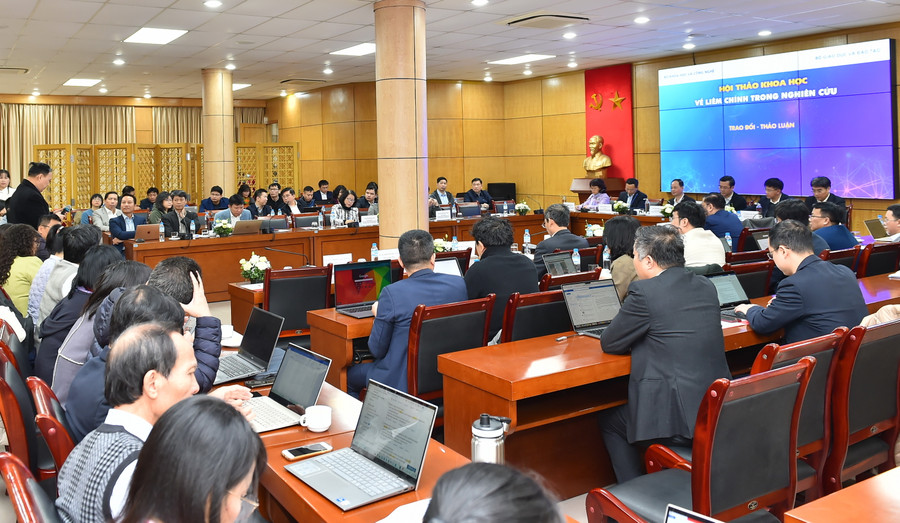 Đông đảo nhà khoa học tham dự hội thảo.