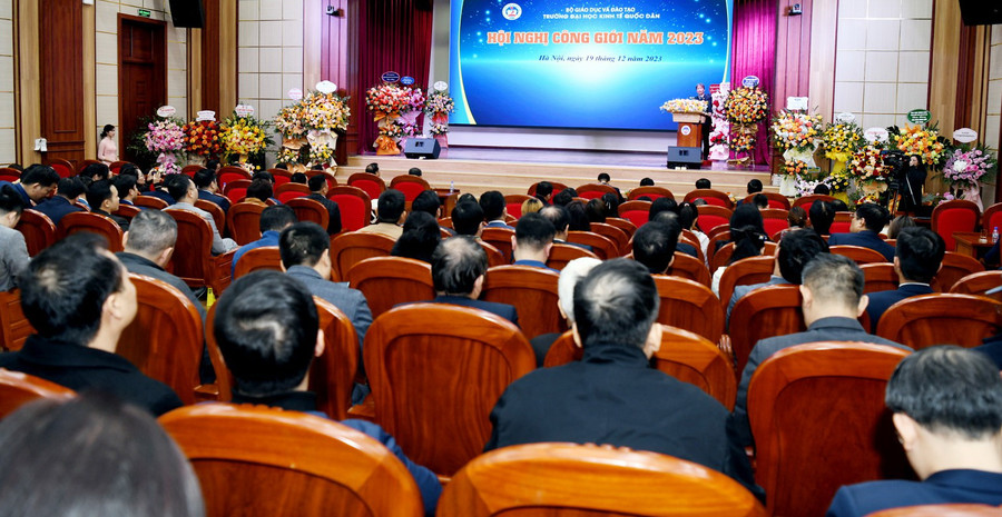 Toàn cảnh hội nghị. Toàn cảnh hội nghị.