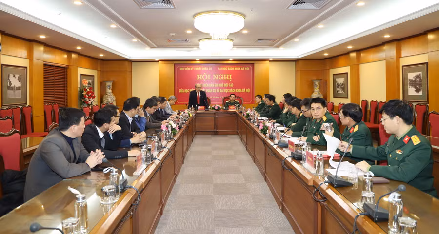 Toàn cảnh lễ ký kết biên bản ghi nhớ hợp tác giữa Học viện Kỹ thuật Quân sự với ĐH Bách khoa Hà Nội.