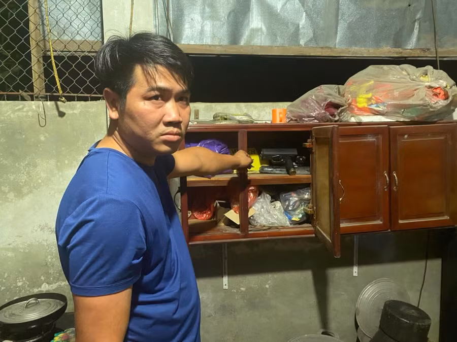 Cơ quan công an khám xét nơi ở của đối tượng Minh.