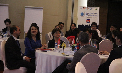 Thứ trưởng Nguyễn Thị Nghĩa (thứ 2 từ trái sang phải) và các Đại sứ tham dự Hội thảo