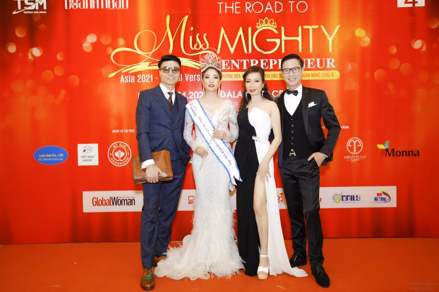 Hoa hậu Doanh nhân toàn năng Châu Á 2021 đã khép lại một mùa giải thứ 3 tại thành phố Đà Lạt ngàn hoa tối 18/4 với sự đồng hành của 14 thí sinh và BTC đã lựa chọn được 9 thí sinh đạt được các giải thưởng cao quý của cuộc thi. Doanh nhân Nguyễn Thanh Giang đến từ Hà Nội đã chạm tới ngôi vị cao nhất đầy thuyết phục.