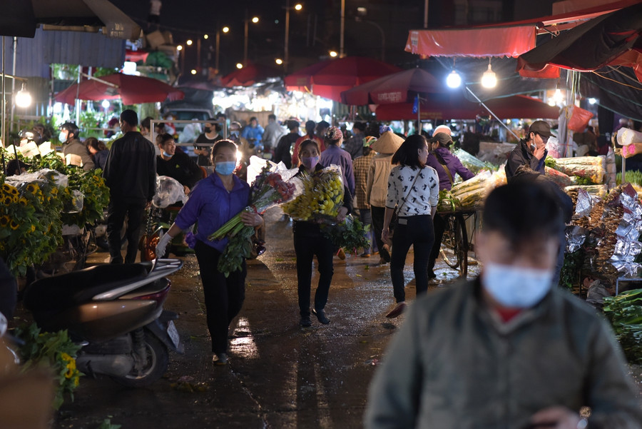 Hà Nội: Chợ hoa, hàng hoa tấp nập trong ngày 20/10 ảnh 2