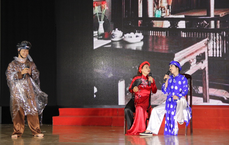 Màn chào hỏi của Trường đại học Tây Bắc phóng tác theo câu chuyện "Cây tre trăm đốt" Màn chào hỏi của Trường đại học Tây Bắc phóng tác theo câu chuyện "Cây tre trăm đốt"