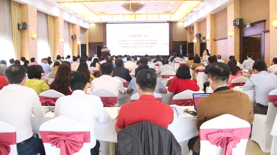 Quang cảnh chương trình tập huấn nghiệp vụ thanh tra đối với công chức, viên chức các đơn vị thuộc và trực thuộc Bộ GD&ĐT. Quang cảnh chương trình tập huấn nghiệp vụ thanh tra đối với công chức, viên chức các đơn vị thuộc và trực thuộc Bộ GD&ĐT.