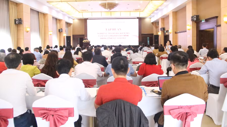 Quang cảnh chương trình tập huấn nghiệp vụ thanh tra đối với công chức, viên chức các đơn vị thuộc và trực thuộc Bộ GD&amp;ĐT.