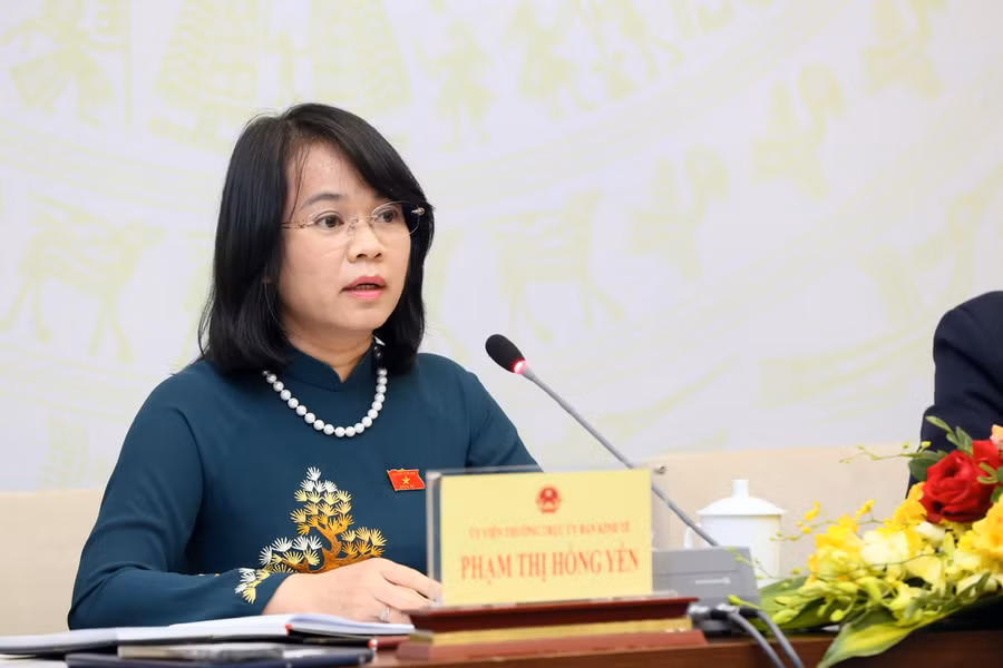 Bà Phạm Thị Hồng Yến chia sẻ tại buổi họp báo