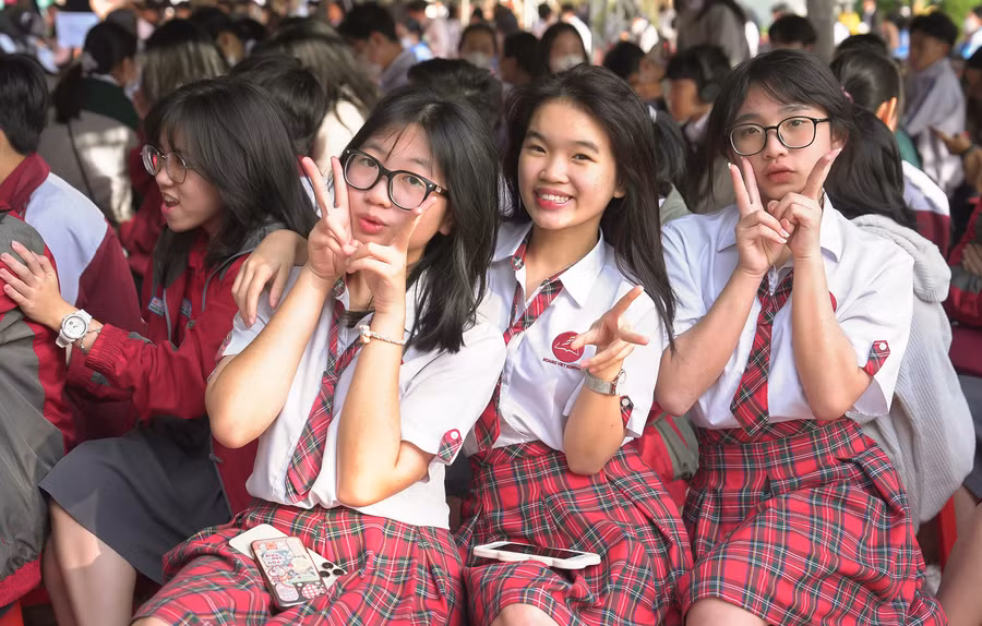 Các em học sinh tham dự bế mạc và trao thưởng của Kỳ thi.