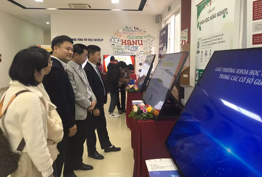 Triển lãm các công trình tham dự Giải thưởng được Trường ĐH Hà Nội tổ chức chu đáo.