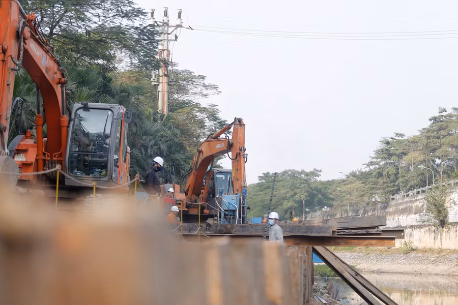 Cống gom nước thải có chiều dài 21 km, trong đó có hơn 11 km đi ngầm dưới lòng sông.