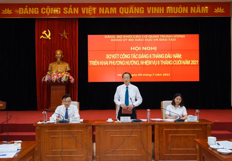 Thứ trưởng Phạm Ngọc Thưởng chủ trì và điều hành Hội nghị
