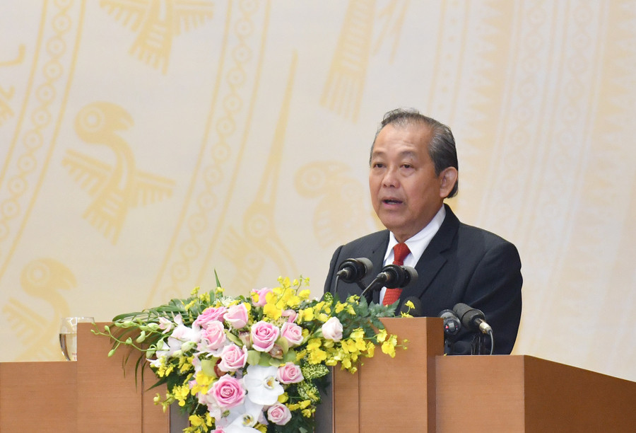 Phó Thủ tướng Thường trực Trương Hoà Bình trình bày Báo cáo tóm tắt tình hình KT-XH năm 2018. Ảnh: VGP Phó Thủ tướng Thường trực Trương Hoà Bình trình bày Báo cáo tóm tắt tình hình KT-XH năm 2018. Ảnh: VGP