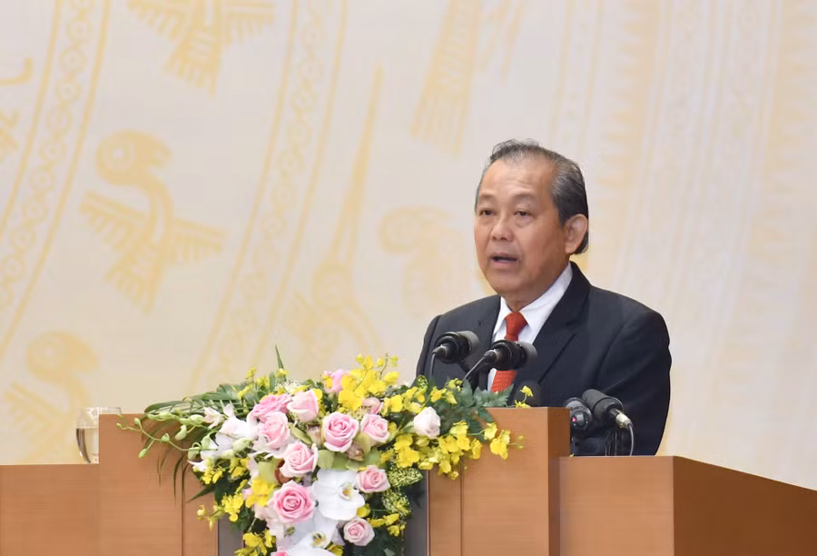 Phó Thủ tướng Thường trực Trương Hoà Bình trình bày Báo cáo tóm tắt tình hình KT-XH năm 2018. Ảnh: VGP