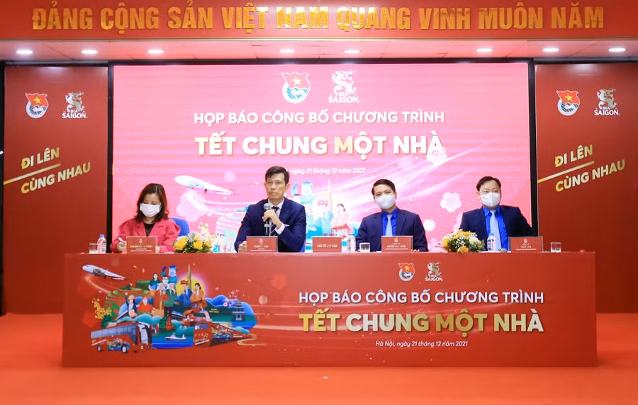 Ban tổ chức trả lời những câu hỏi của nhà báo, phóng viên đặt ra về hoạt động của chương trình.