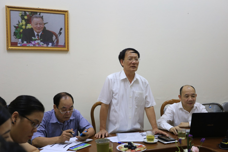 GS.TS. Nguyễn Công Nghiệp – Phó Hiệu trưởng nhà trường, Chủ nhiệm Khoa Tài chính chủ trì buổi sinh hoạt khoa học. Ảnh: Huy Thuyết