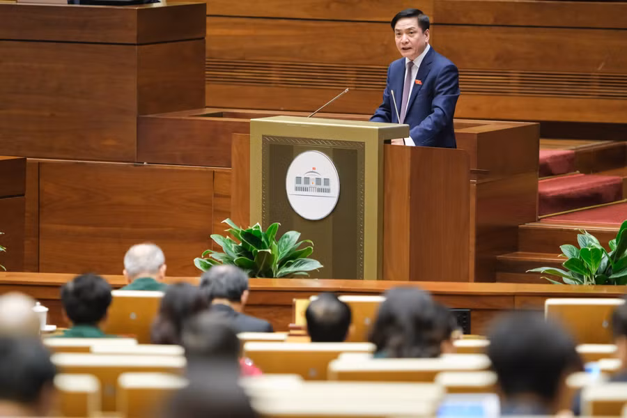 Ủy viên Ủy ban Thường vụ Quốc hội, Tổng Thư ký Quốc hội Bùi Văn Cường trình bày Báo cáo giải trình, tiếp thu, chỉnh lý và dự thảo Nghị quyết Kỳ họp thứ 3, Quốc hội khóa XV