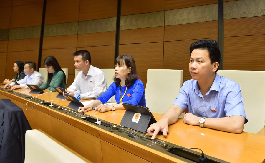 Đoàn đại biểu Quốc hội tỉnh Hà Giang tham gia biểu quyết.