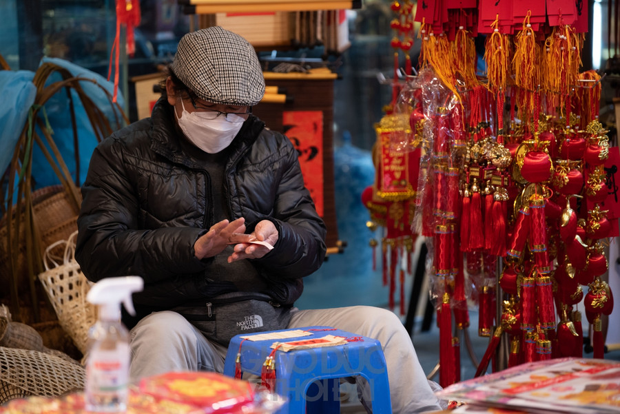 Chợ Tết đìu hiu, tiểu thương ngóng chờ khách mua hàng ảnh 14