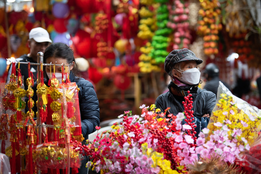 Vì dịch Covid-19 căng thẳng, kinh tế khó khăn, người dẫn cũng thắt chặt chi tiêu hơn, chỉ mua một số thứ thật sự cần thiết.