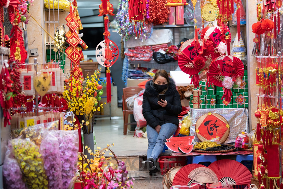 Chợ Tết đìu hiu, tiểu thương ngóng chờ khách mua hàng ảnh 11