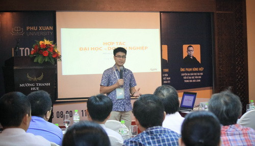 Diễn giả thuyết trình tại buổi tọa đàm