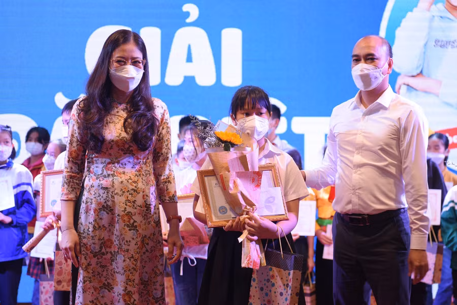 Giải Đặc biệt: Mai Khánh Linh, lớp 4, trường Tiểu học Dạ Hợp.