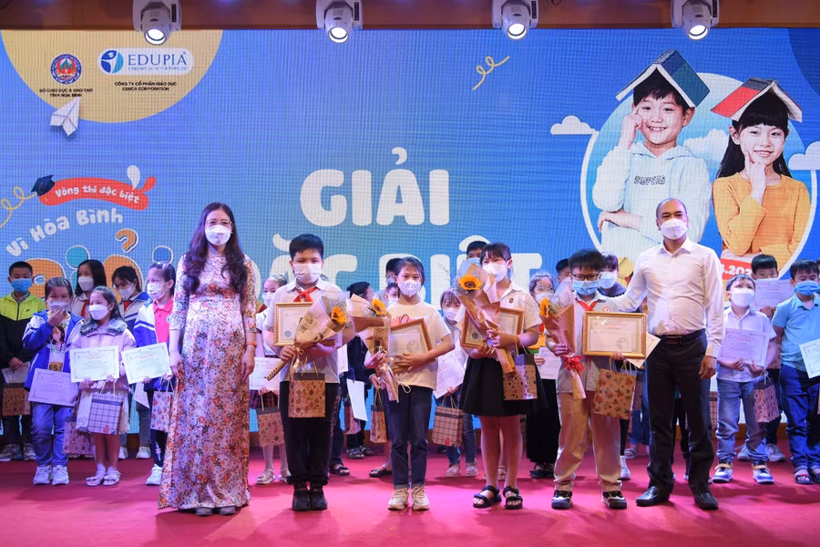 Những gương mặt tiêu biểu nhất của “Vì Hòa Bình giỏi Tiếng Anh”.