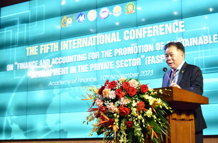 PGS.TS Nguyễn Trọng Cơ – Giám đốc Học viện Tài chính phát biểu tại hội thảo. PGS.TS Nguyễn Trọng Cơ – Giám đốc Học viện Tài chính phát biểu tại hội thảo.