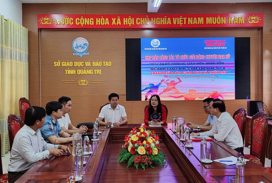 Văn phòng Báo GD&TĐ khu vực MT-TN và Sở GD&ĐT Quảng Trị họp bàn công tác tổ chức giải bóng chuyền Nam, Nữ dành cho cán bộ quản lý, giáo viên, nhân viên ngành Giáo dục cụm thi đua số 6, tranh Cup Báo Giáo dục và Thời đại. Văn phòng Báo GD&TĐ khu vực MT-TN và Sở GD&ĐT Quảng Trị họp bàn công tác tổ chức giải bóng chuyền Nam, Nữ dành cho cán bộ quản lý, giáo viên, nhân viên ngành Giáo dục cụm thi đua số 6, tranh Cup Báo Giáo dục và Thời đại.