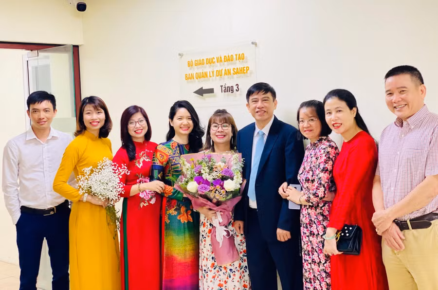 Ban Giám đốc và cán bộ, chuyên viên Ban Quản lý Dự án Nâng cao Chất lượng GDĐH.