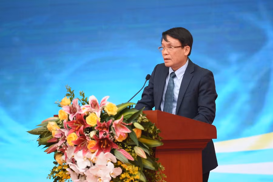 Phó Chủ tịch Thường trực Hội Nhà báo Việt Nam Nguyễn Đức Lợi phát biểu tại buổi lễ.