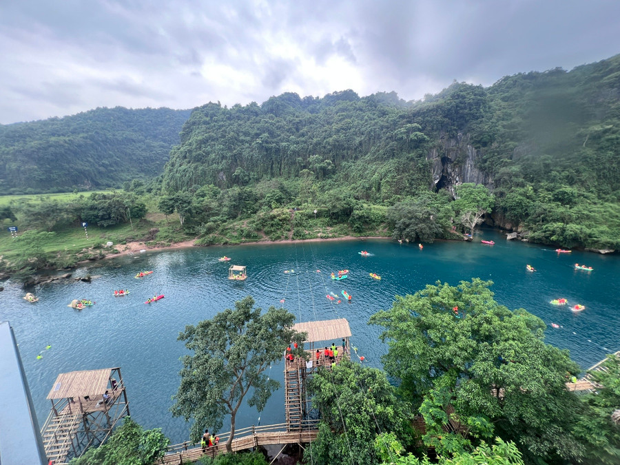 Tăng chuyến bay tạo thuận lợi cho du khách tới Quảng Bình. Tăng chuyến bay tạo thuận lợi cho du khách tới Quảng Bình.