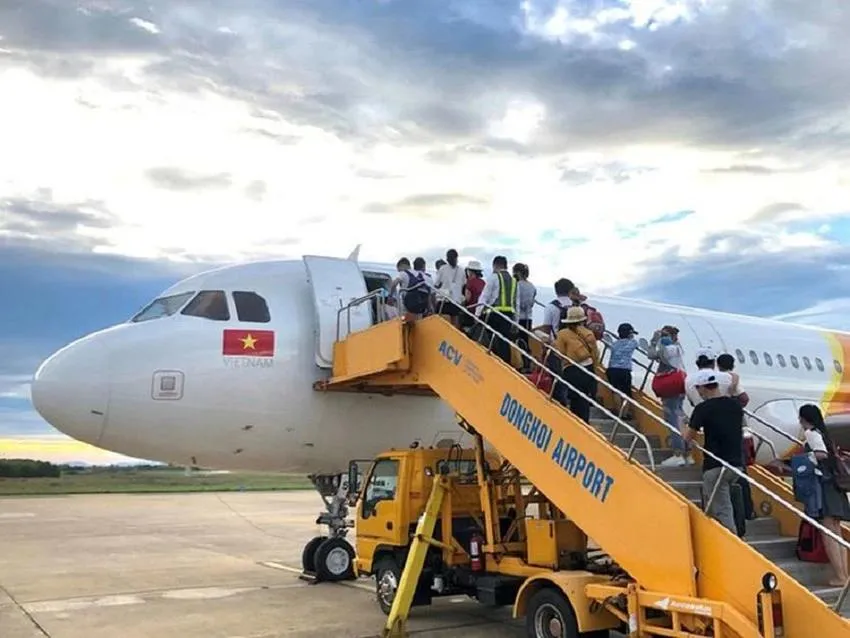 Chặng bay Hà Nội - Quảng Bình tăng gấp đôi chuyến để phục vụ du khách. 