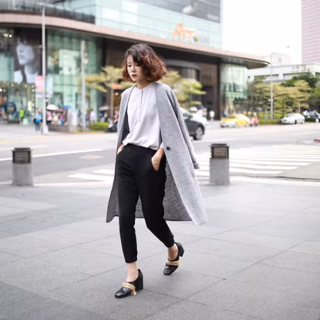 10 kieu ao khoac mau xam sieu phong cach cho phai dep trong nam 2017 - Anh 5