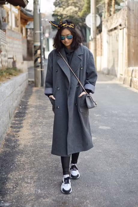 10 kieu ao khoac mau xam sieu phong cach cho phai dep trong nam 2017 - Anh 1